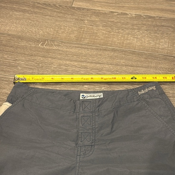 Billabong Women’s Convertible Cargo Pants | Zip-Off to Shorts | Size 3 | Gray - Picture 9 of 11